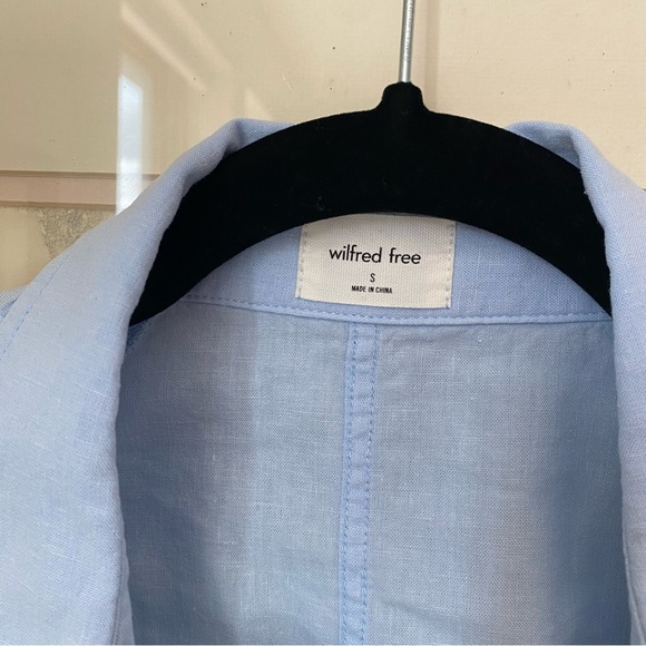 Aritzia light blue linen oversized button down - Picture 2 of 4